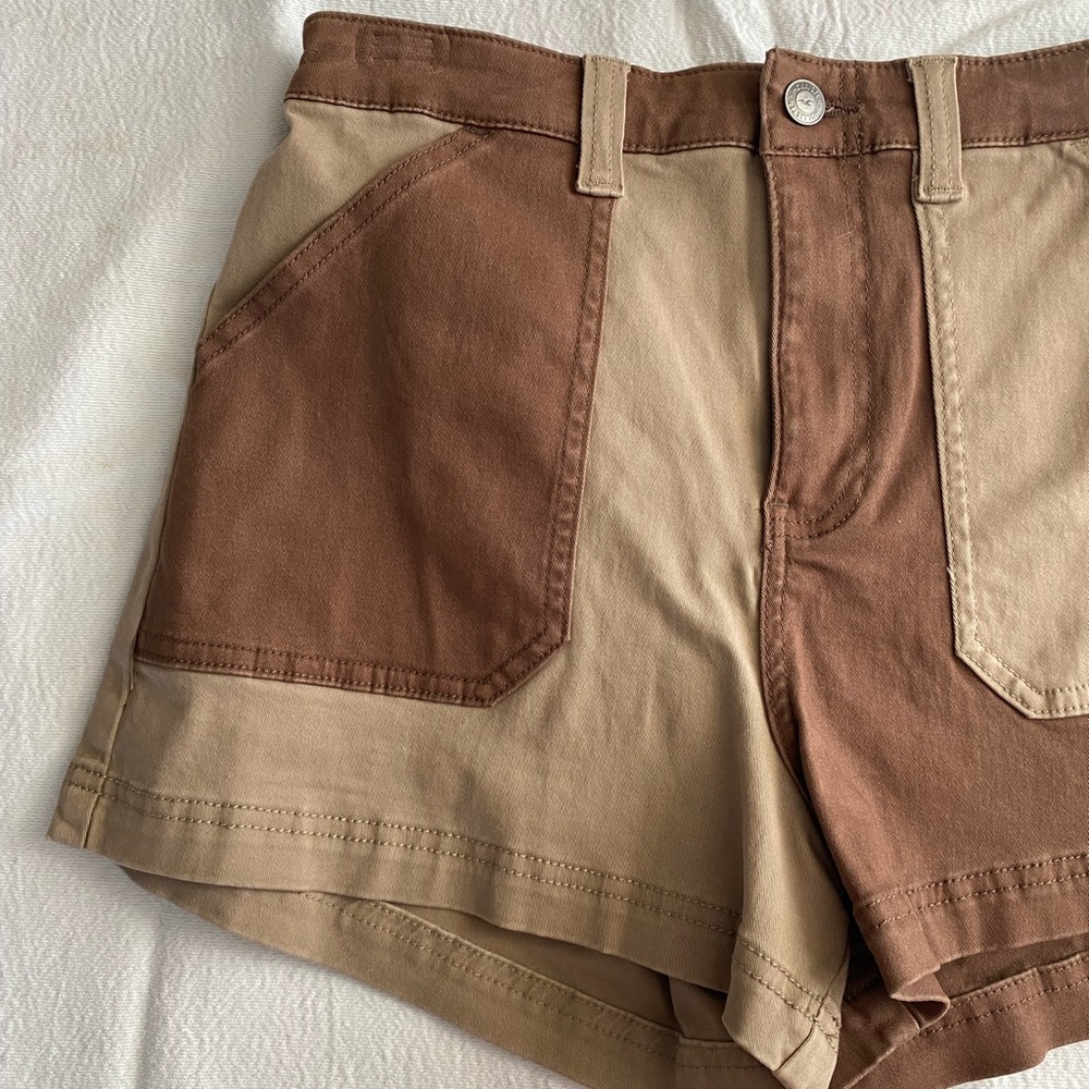 BNWT High wasted hollister shorts - Picture 7 of 7